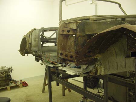 Lancia Flaminia Restaurierung: Vergleichen Sie den Tiefstand mit dem des 1. Berichtes.