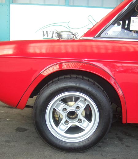 Lancia Fulvia: 7 Zoll, homologierte maximale Kotflügelverbreiterung, Rennreifen