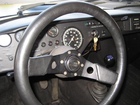 Lancia Fulvia: Komfortabler, seriennaher Arbeitsplatz…