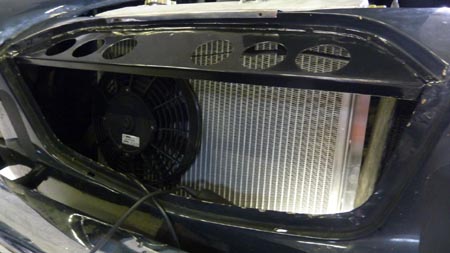 Flavia Zagato: Links der elektrische Lüfter für den Stau.