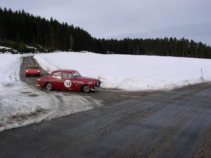 Rallye: Autos bei der winterlichen Ausfahrt