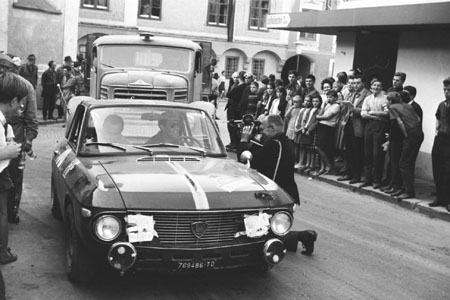 3-Städte-Rallye 1967: L. Cella/L. Lombardini - "Zwangsrast" in Weyer/OÖ