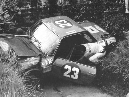 Rallye in Ostafrika: 1970 - Munari/Drews in Führung liegend ausgeritten, die Fulvia hat überlebt!