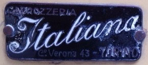Blaues Schild mit der Aufschrift "Italiana"
