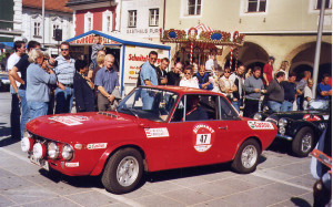 Alpenfahrt Classic Rallye 2003 - Volksauflauf bei den Zeitkontrollen
