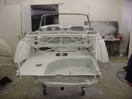 Lancia Flaminia Restaurierung: Sandstrahlen und Grundierung