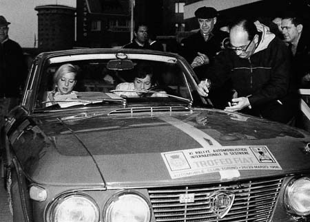 Lancia Fulvia: Pat Moss-Carlsson/Elisabeth Nyström - Rallye Sestriere 1968 (Foto N. Trow, The Illustrated Lancia)