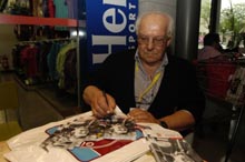 Autogramme auf alle möglichen "Unterlagen"