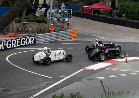 Grand Prix Historique 2012: Die "Konkurrenten" auf Tuchfühlung vor der Einfahrt in den Tunnel