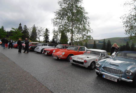 1. Wolfgangsee Classic 2012: Warten bis alle Teilnehmer auf der Postalm eingetroffen sind