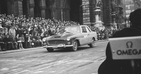 Semperit Rallye 1962 - Brems- und Beschleunigungsprüfung vor dem Wiener Rathaus