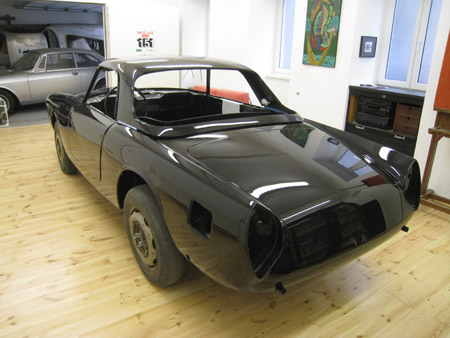 Lancia Flaminia Restaurierung: Lackierte Karosserie hinten