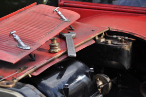 Sliding Pillar Rally 2015: Für die Lambda Boys ein Klacks: kleine Reparaturen vor Ort