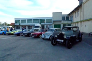 Garagenausfahrt Herbst 2015: Die Pferde scharren mit den Hufen