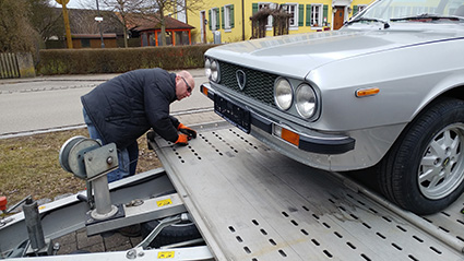 Beta Coupé auf dem Weg nach Oberösterreich - harte Arbeit, dreifache Sicherung